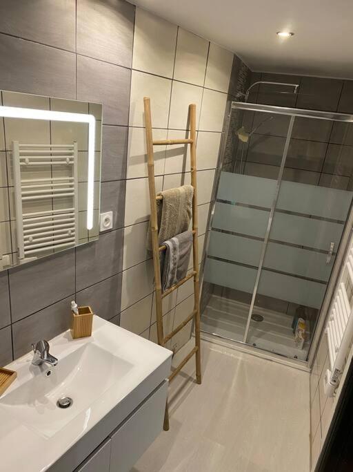 Gite De Tom Et Mag Classe 3 * Clevacances Villa Понжибо Екстериор снимка